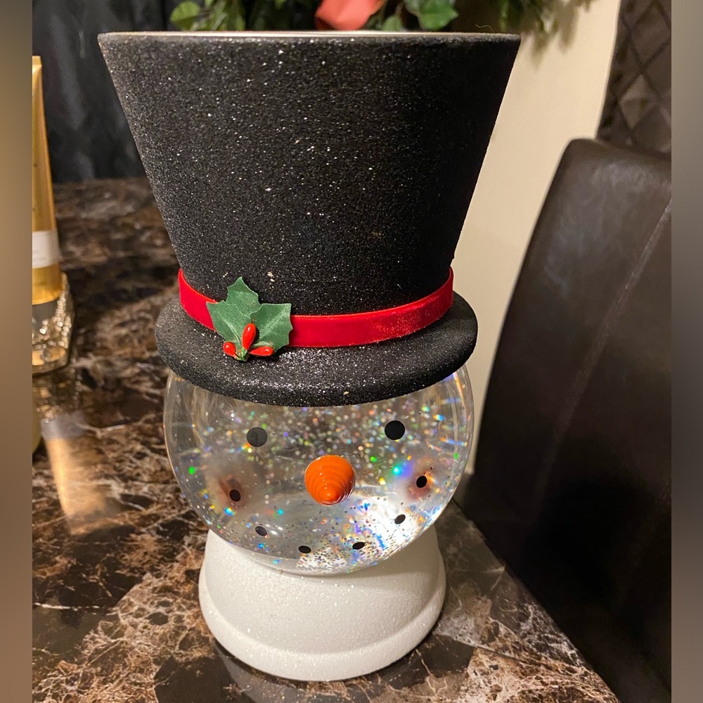 Bath and body Works 3 wick snowman globe